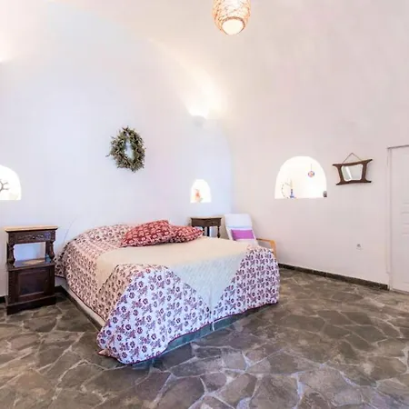Holiday home Bioclimatic Cave House Santorini